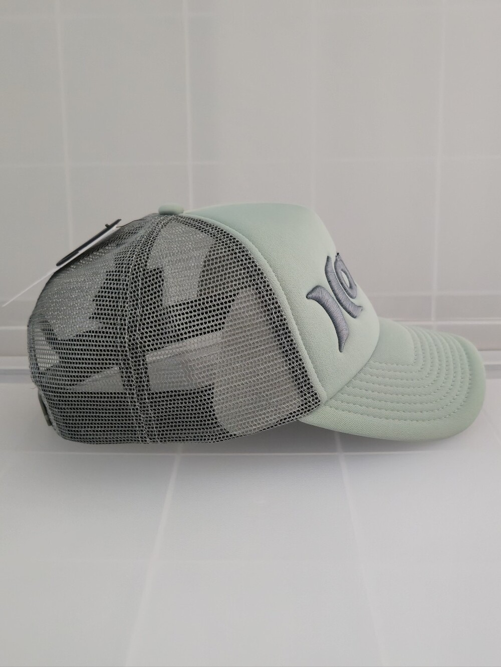 Hurley Hawaii Trucker Hat - Picture 4 of 10
